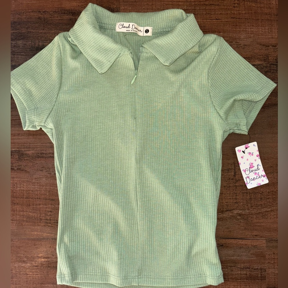 Green 1/4 zip shirt with collar. NWT